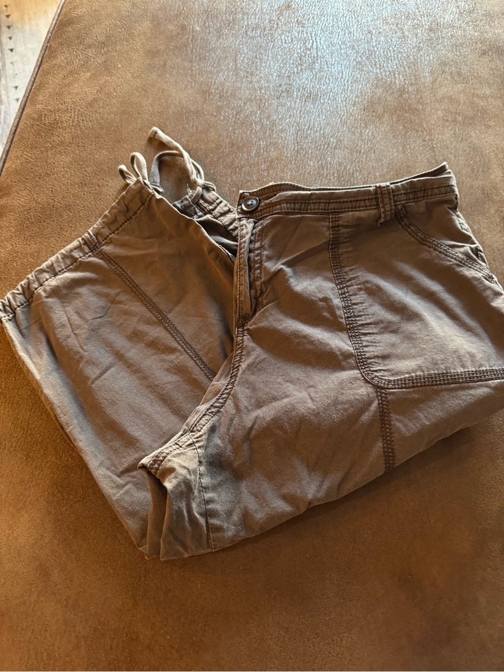 Women’s Relaxed Drawstring Cuff Capris in Brown Sz 14P